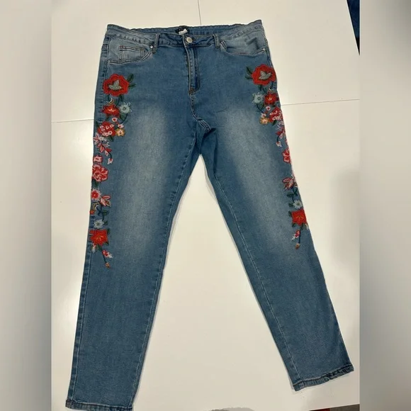 VENUS Blue Jeans with Red Floral Embroidery - Picture 1 of 7
